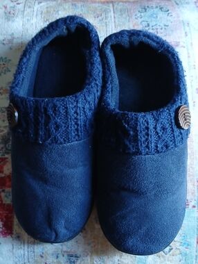 Ever Foam Blue slippers size 7-8